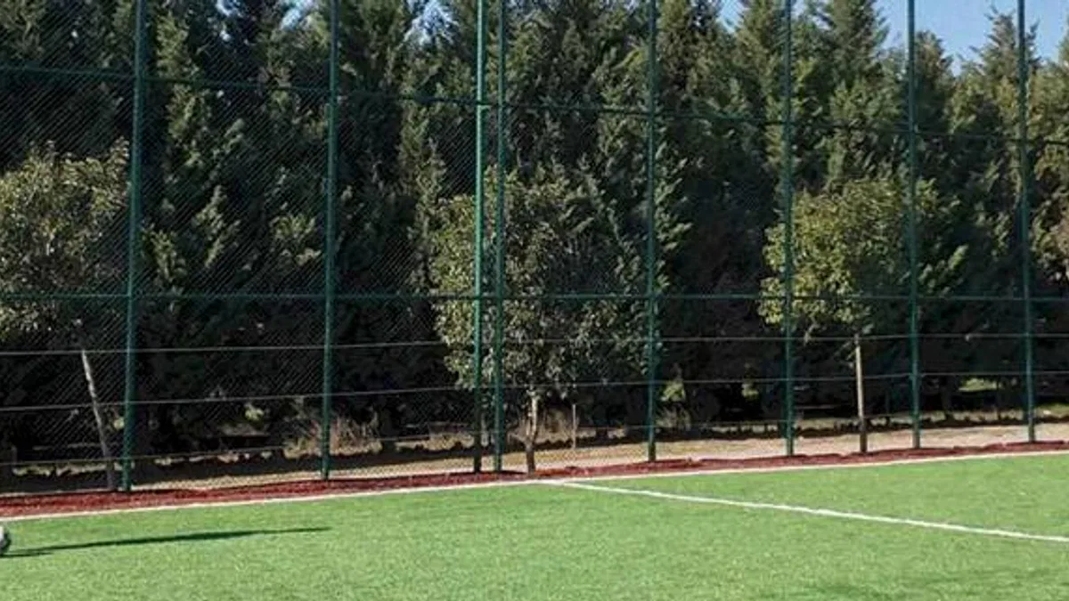 Kocaeli Çayırovalı çocuklar ara tatilde spor sahalarının keyfini çıkarıyor