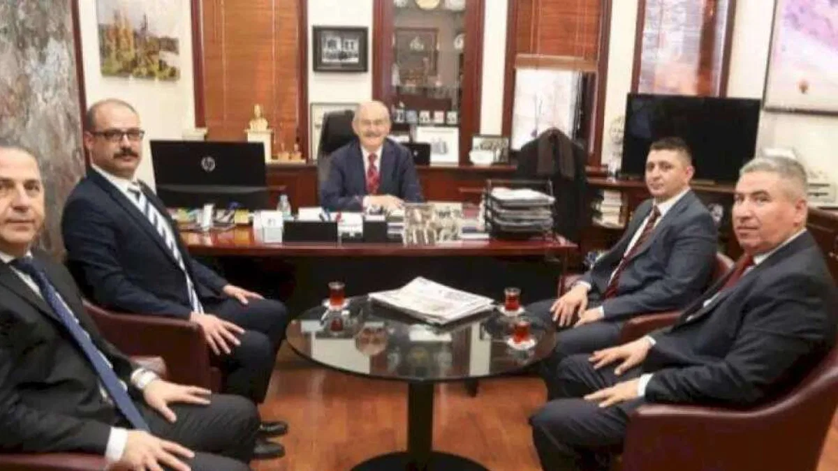 Eskişehirli minibüsçülerden Büyükerşen'e ziyaret