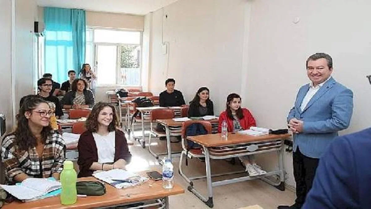 Bergama Belediyesi Yaşam Boyu Eğitim Merkezi kursundan 87 üniversiteli çıktı