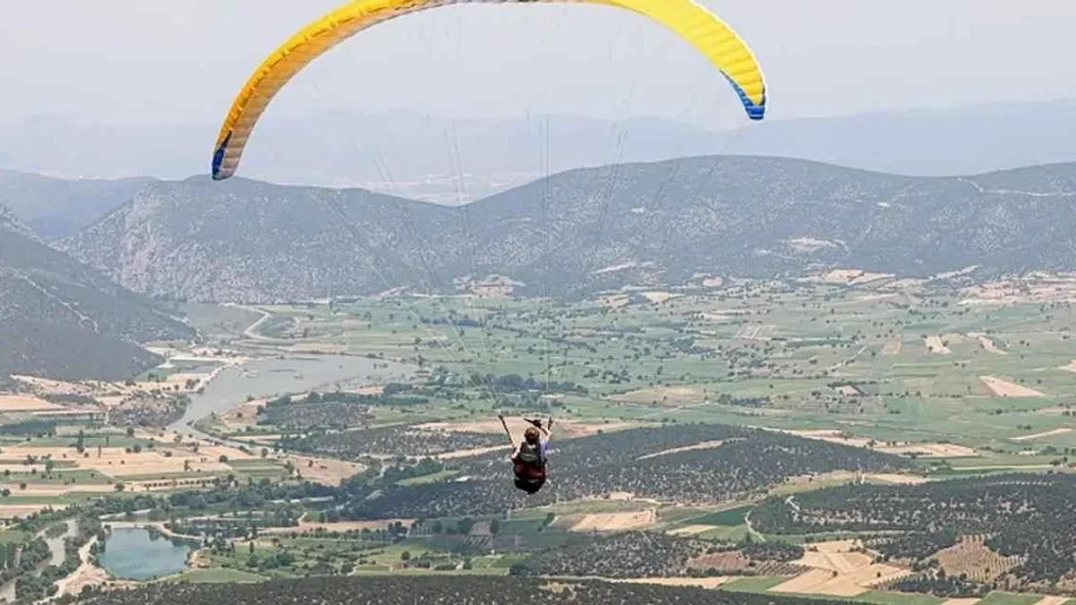 Bilecik'te yamaç paraşütü hazırlığı