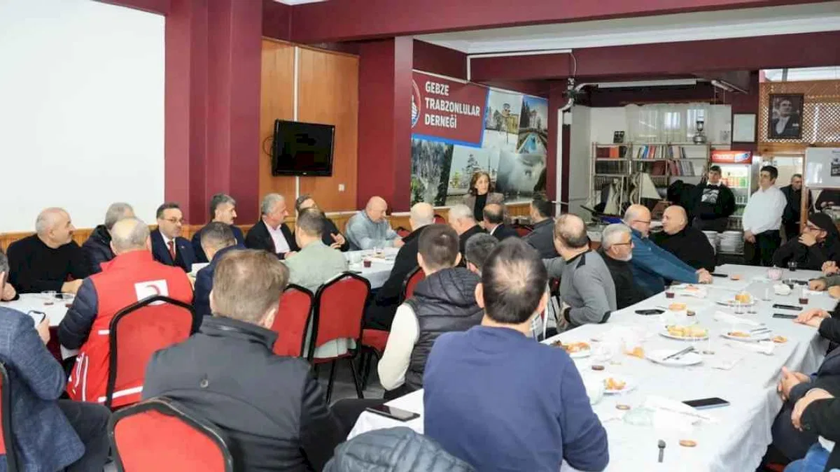 Gebze Trabzonlular Derneği protokolü kahvaltıda ağırladı