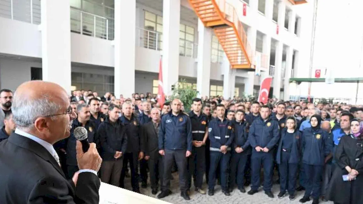 Başkan Sami Er personelle bayramlaştı