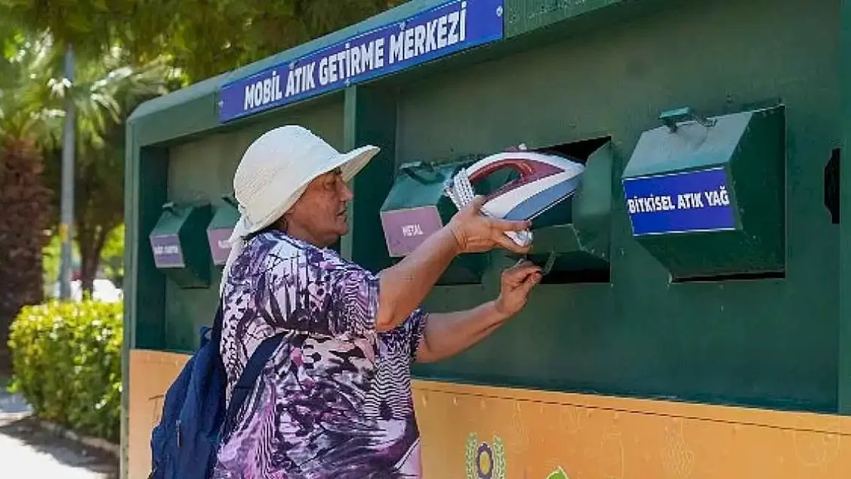 Gaziemir'de Mobil Atık Getirme Merkezleri'yle atıklar dönüşüyor