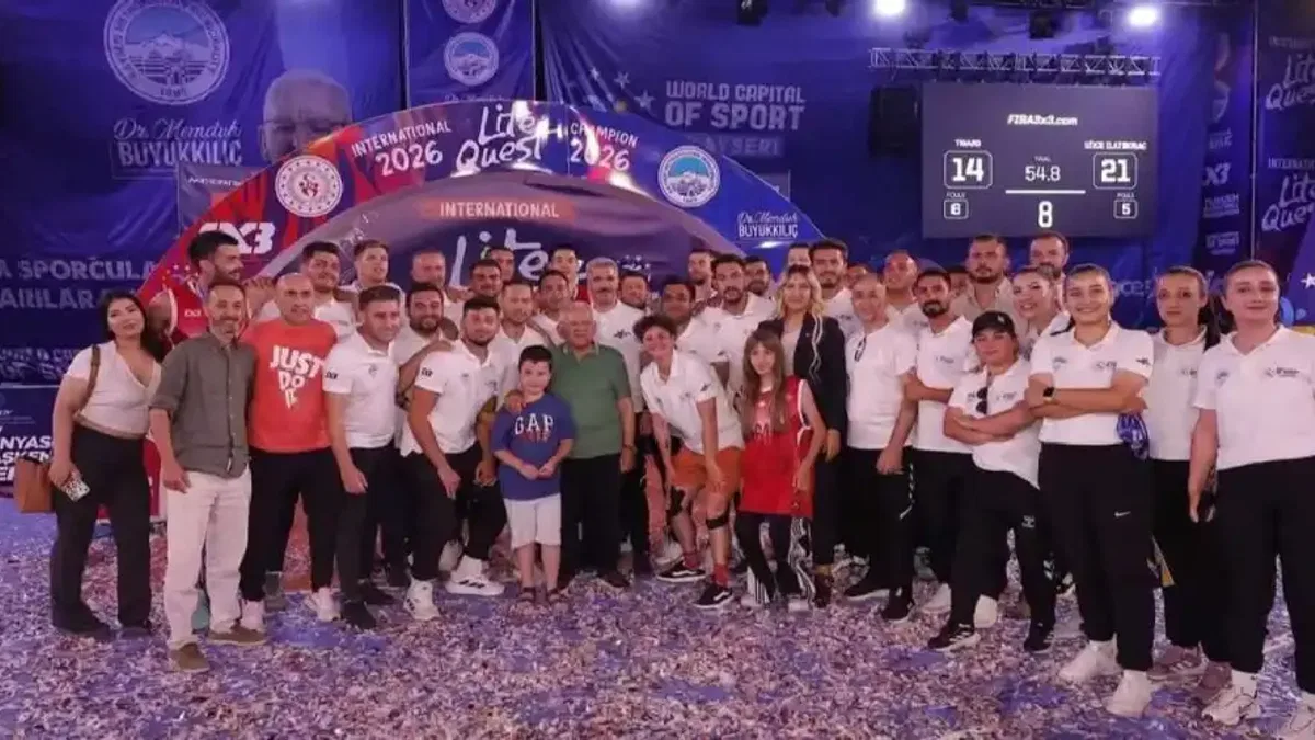 Memduh Büyükkılıç'tan FIBA 3x3 Lite Quest şampiyonuna kupa