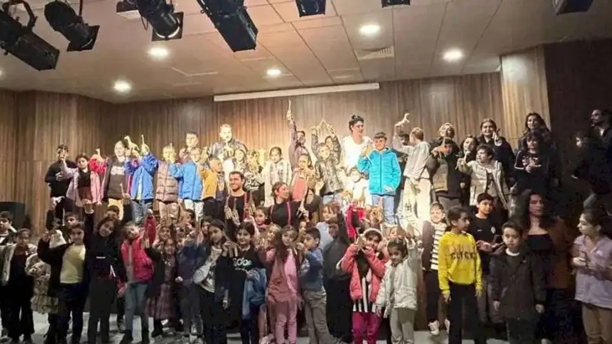 Dayanışma Noktaları çocukları sinema ve tiyatroyla buluşturdu