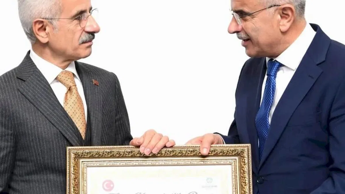 Bakan Uraloğlu'na Malatya'dan  fahri berat