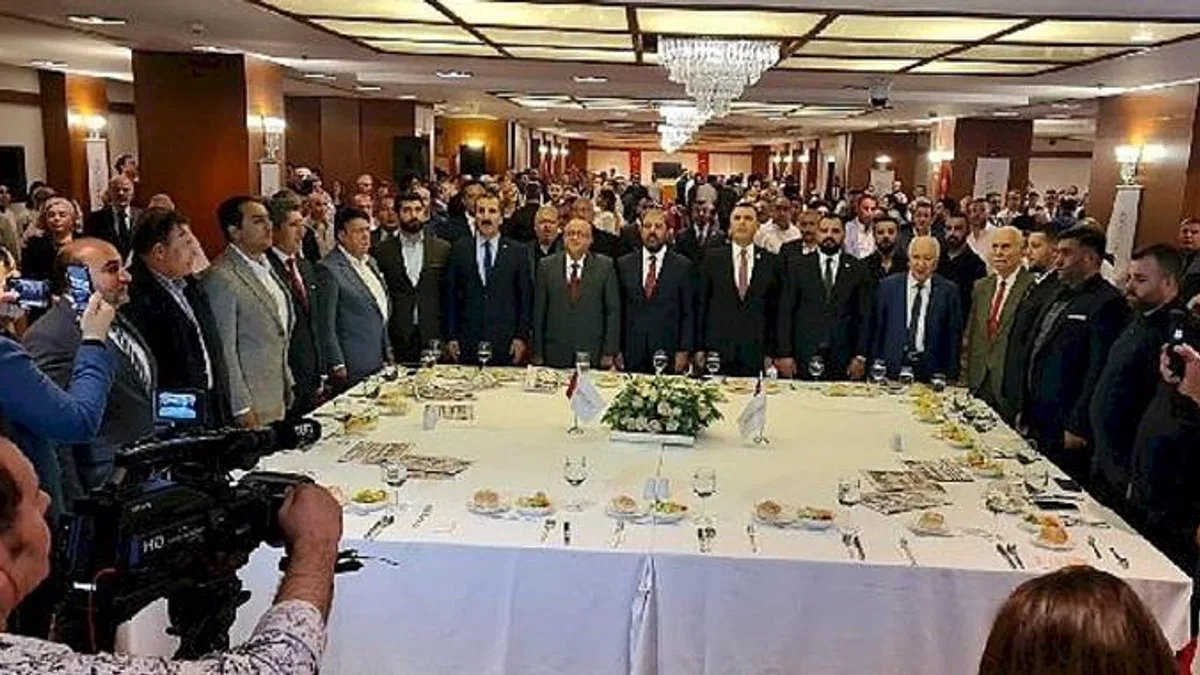 Yağmur çamur demeden açılışa katıldılar
