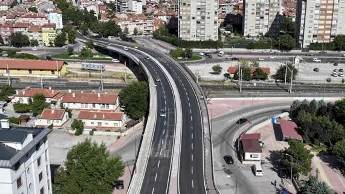 Konya'da Ahmet Öksüz Üst Geçidi’niN asfaltı yenilendi