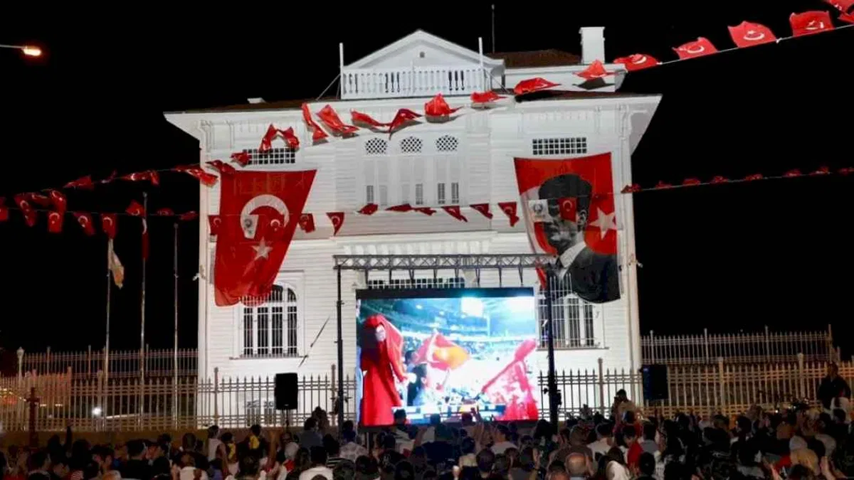 12 Dev Adam’ın final zaferi Mütareke Meydanı’nda kutlandı