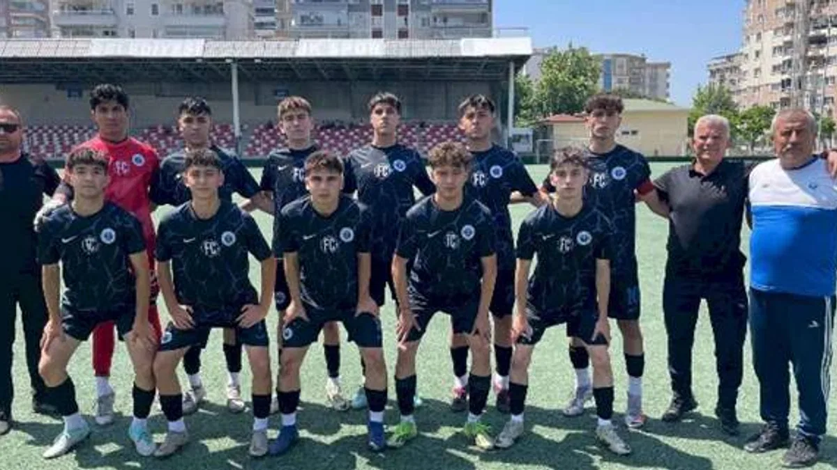 Gemlik Belediyespor U-17 Elit Lig'de şampiyon