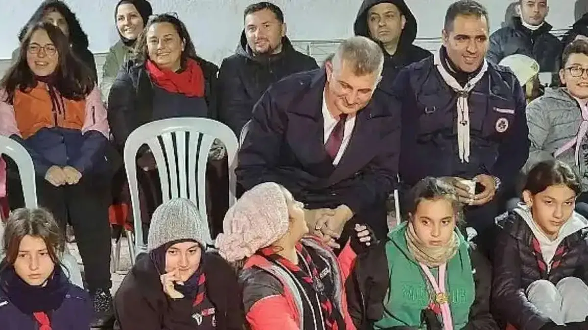 Gölcük Belediye Başkanı Ali Yıldırım Sezer, Aksığın İzci Kampı'nda Gölcük Belediyesi İzcileri ile bir araya geldi.