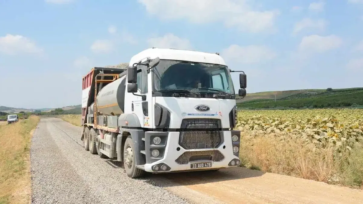 Mersin'de köy bağlantı yollarına neşter