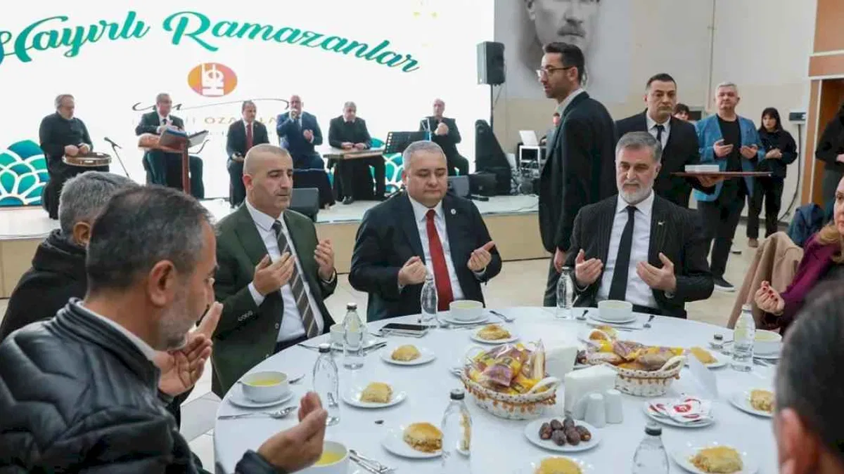 Keçiören'de ilk iftar otobüs esnafı ile yapıldı