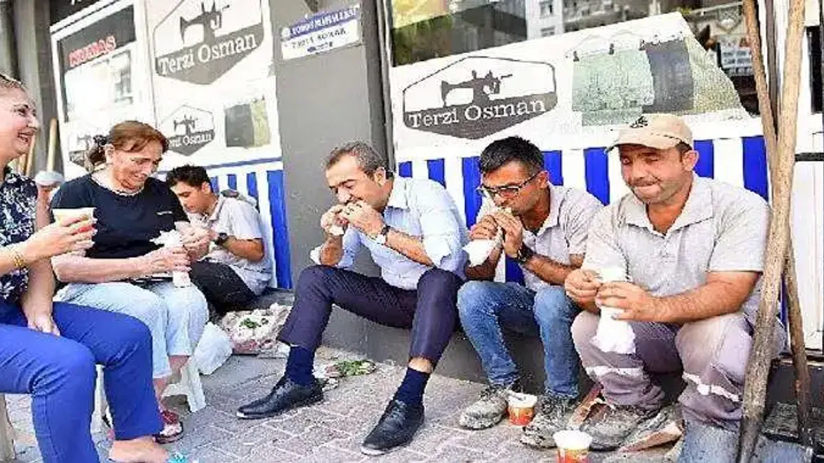 Soner Çetin işçilerle ekmeğini paylaştı