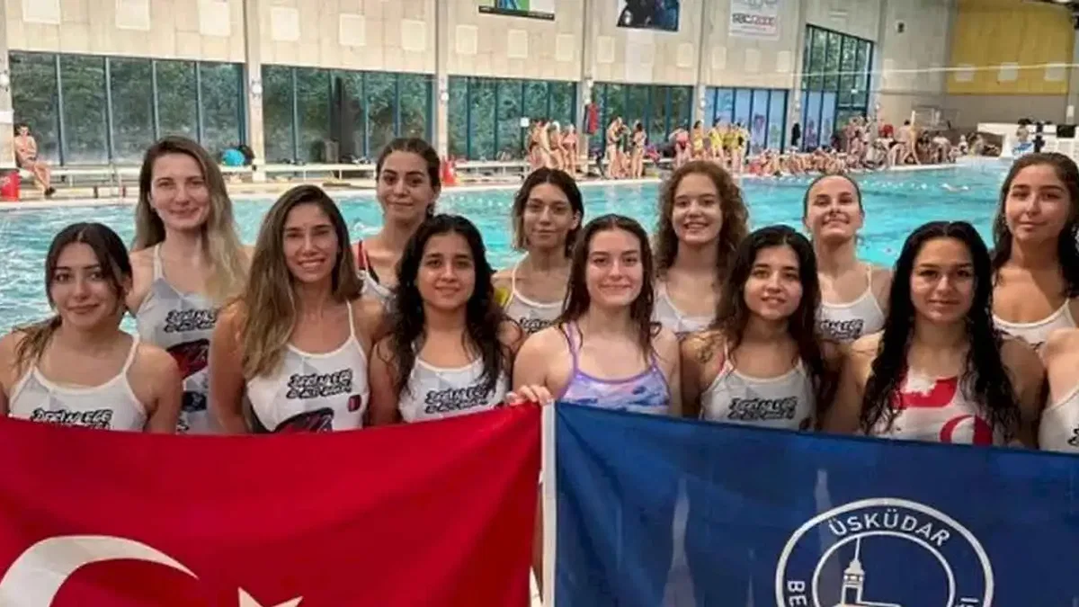 İstanbul Üsküdar Belediyesi'nden sualtı hokey takımı