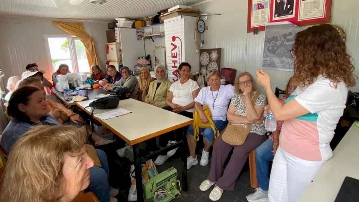 İzmir Çiğli'de kadın sağlığı buluşmaları sürüyor