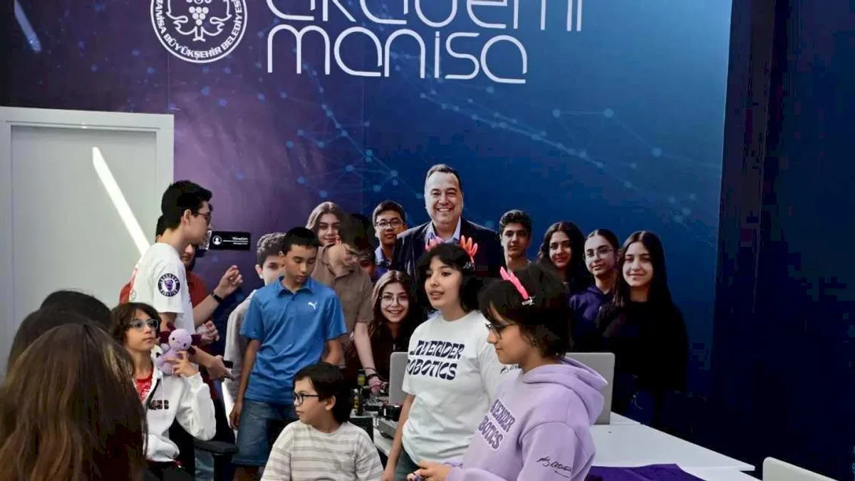 Manisa'da gençlere robotik ve mühendislik eğitimi verildi