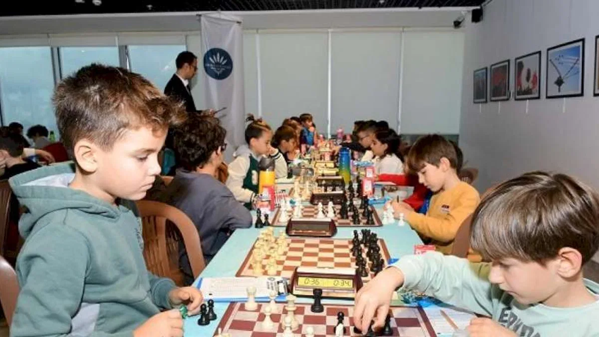 İzmir Karabağlar'dan Başöğretmen Atatürk Turnuvası