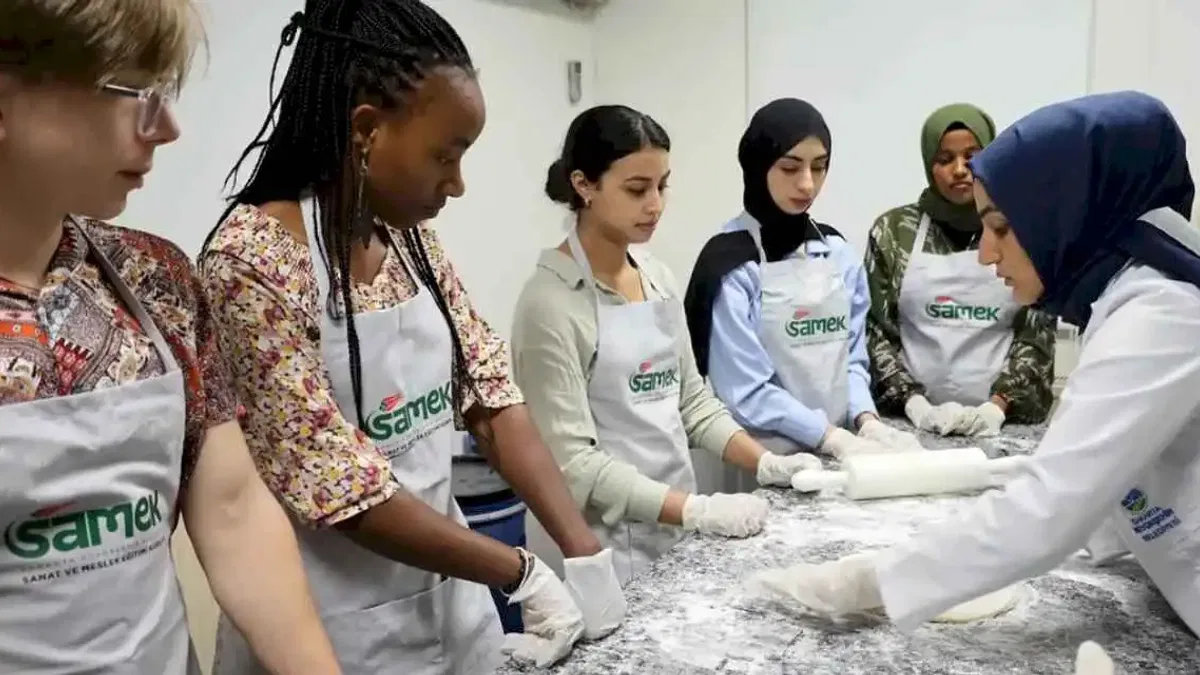 Dünyanın gençleri Türk kültürünü SAMEK ile tanıdı