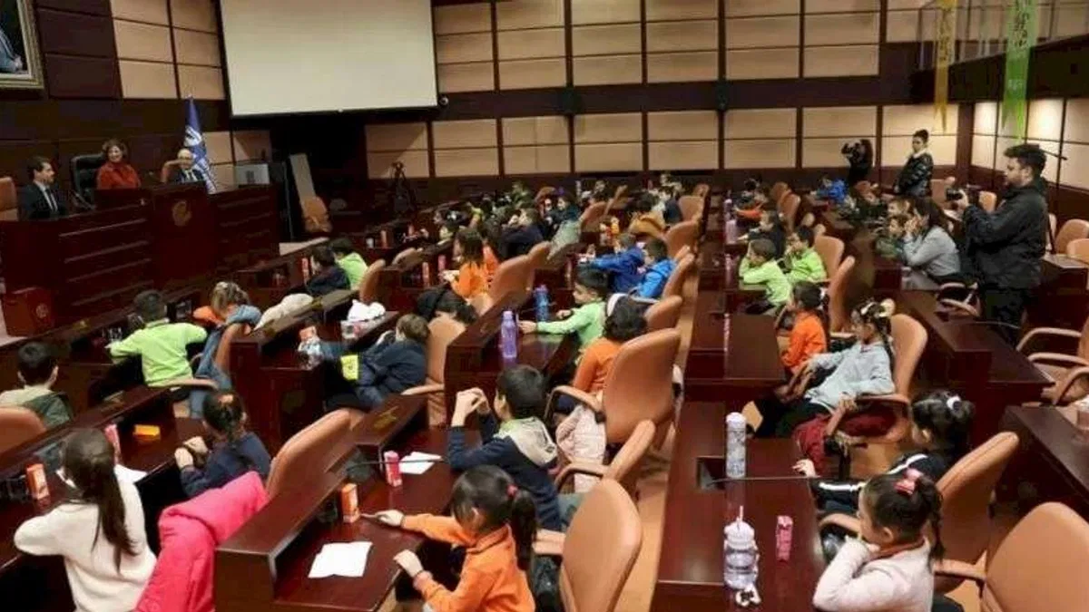 Eskişehirli minik öğrencilerden Başkan Ünlüce’ye anlamlı ziyaret