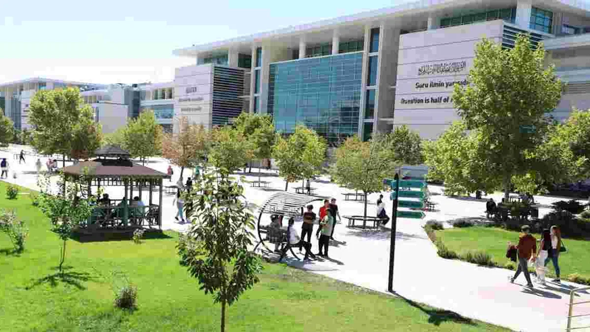 KTO Karatay'dan Büyük Başarı Örneği! Vakıf Üniversiteleri Arasında İlk 20'de Yer Aldı