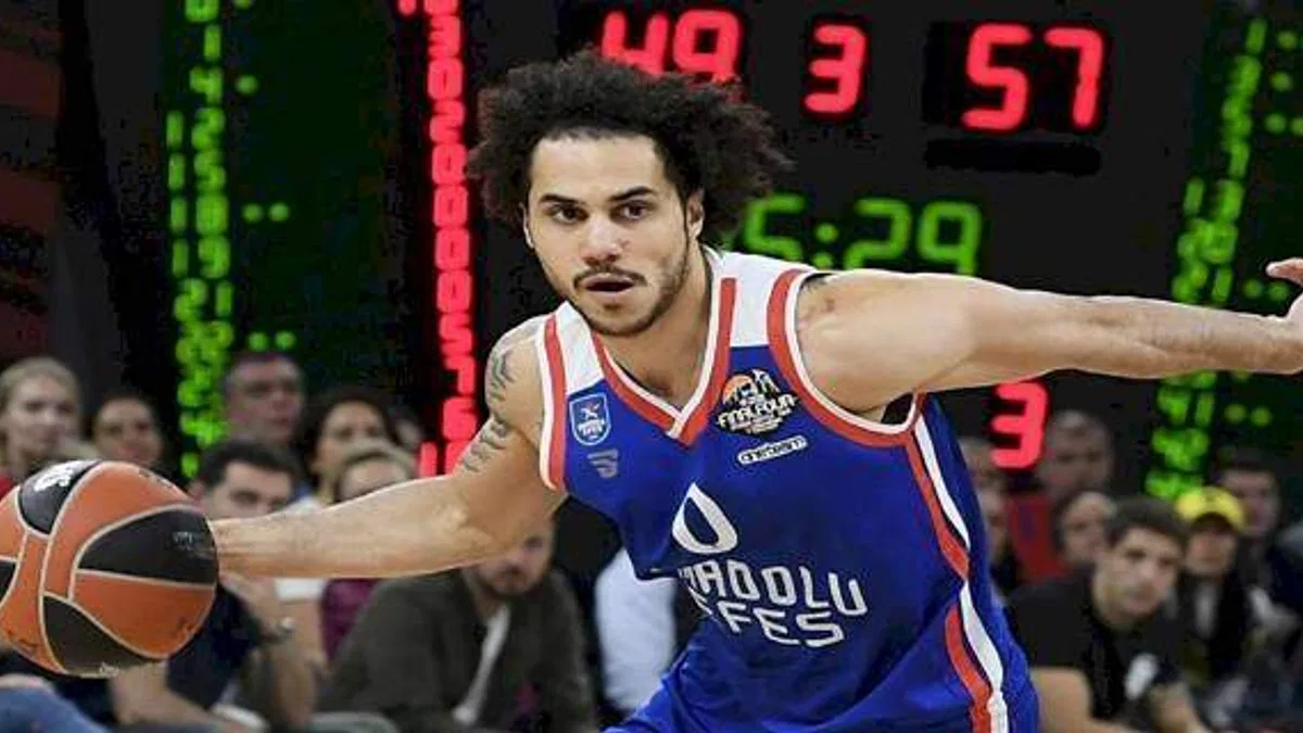Anadolu Efes galibiyetle veda etti