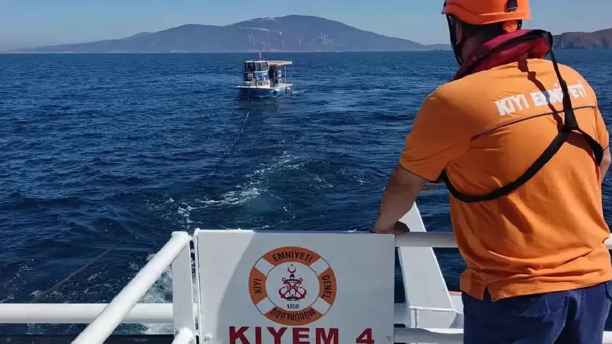 Marmara Adası açıklarında arızalanan tekne kurtarıldı