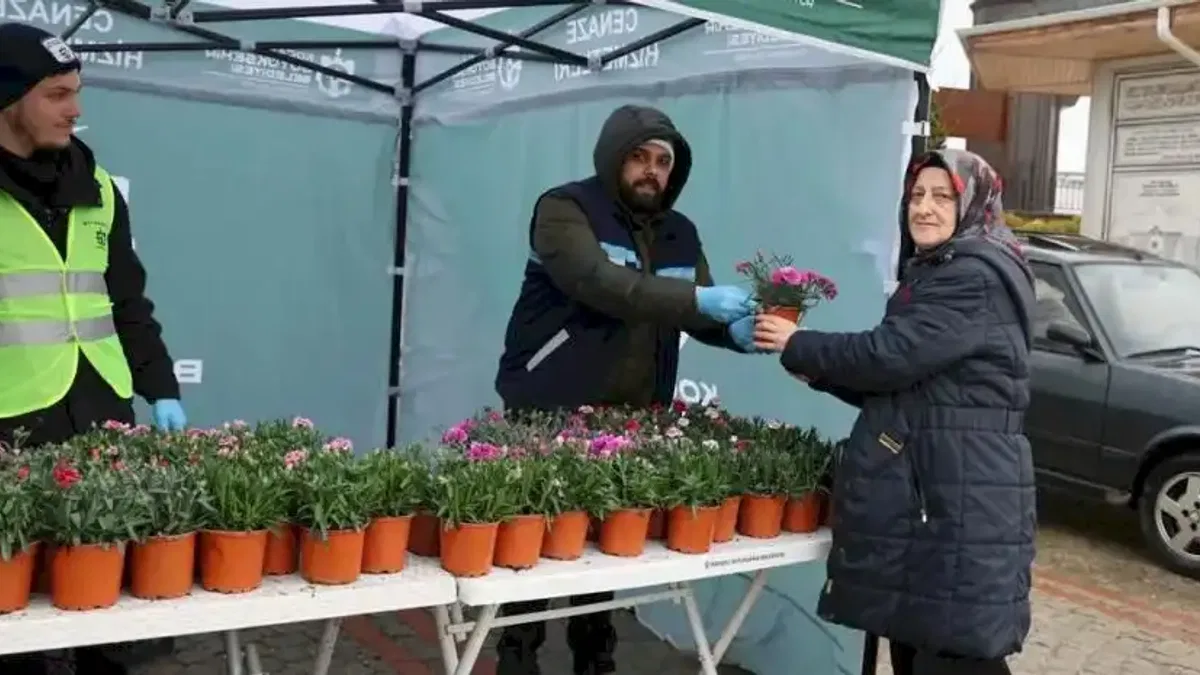 Kocaeli Büyükşehir'den ücretsiz binlerce çiçek