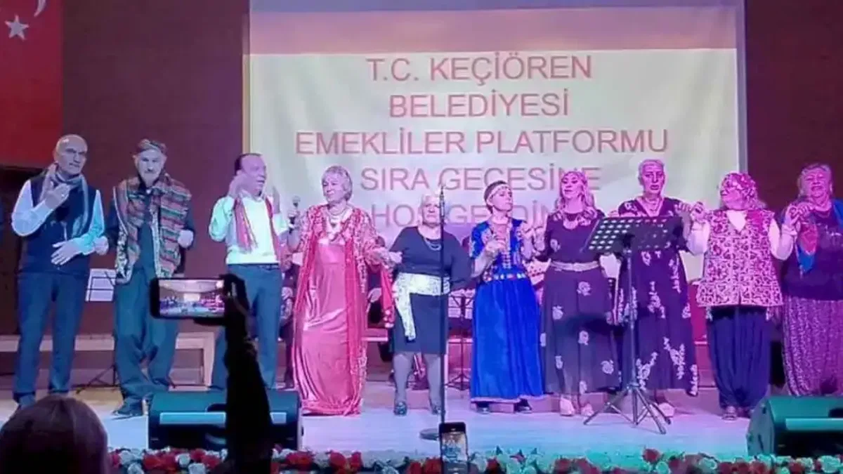 Ankara Keçiören'de emeklilerin 'sıra' coşkusu