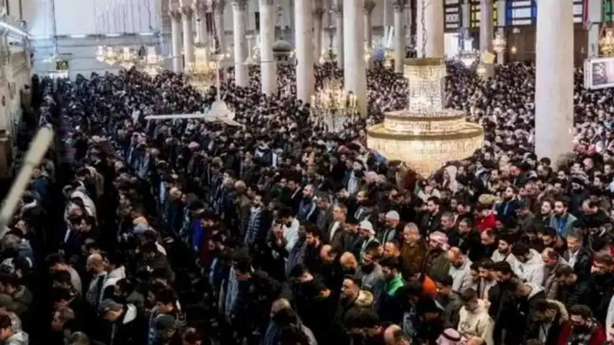 Tarihi Emevi Camii'nde ilk cuma namazı