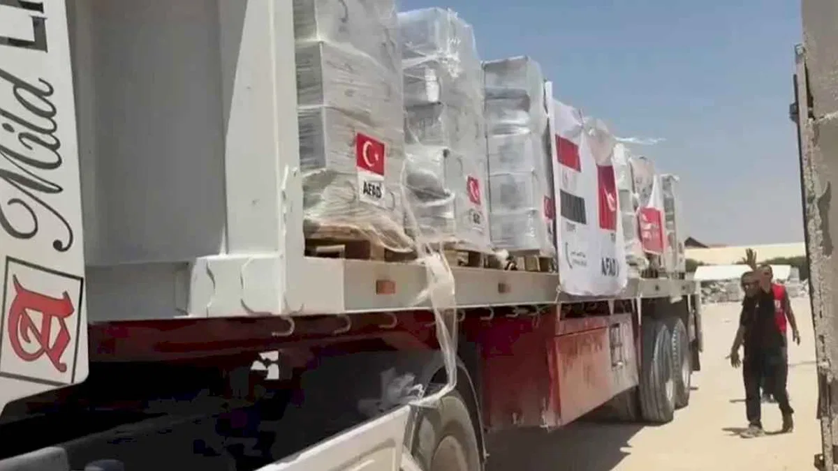 Türkiye'nin bağışları Refah Sınır Kapısı'ndan ulaşıyor