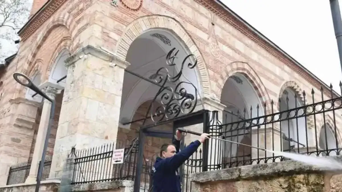 Bursa Osmangazi’de camiler bayrama hazır