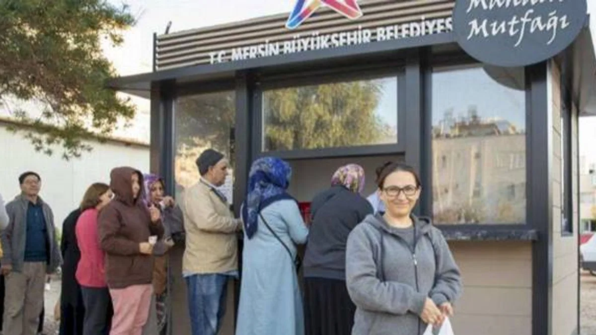 3 çeşit yemek 10 lira! Herkes Mahalle Mutfakları'na koştu
