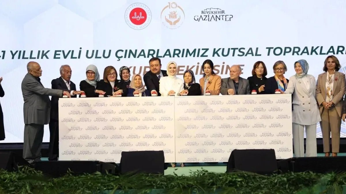 Gaziantep’te 41 yıllık evli çiftler için Umre kurası çekildi