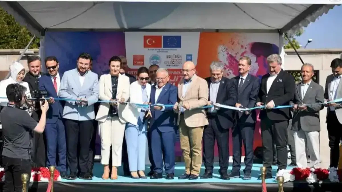 Kayseri Büyükşehir'den ‘Mobil Dijital Gençlik Merkezi’