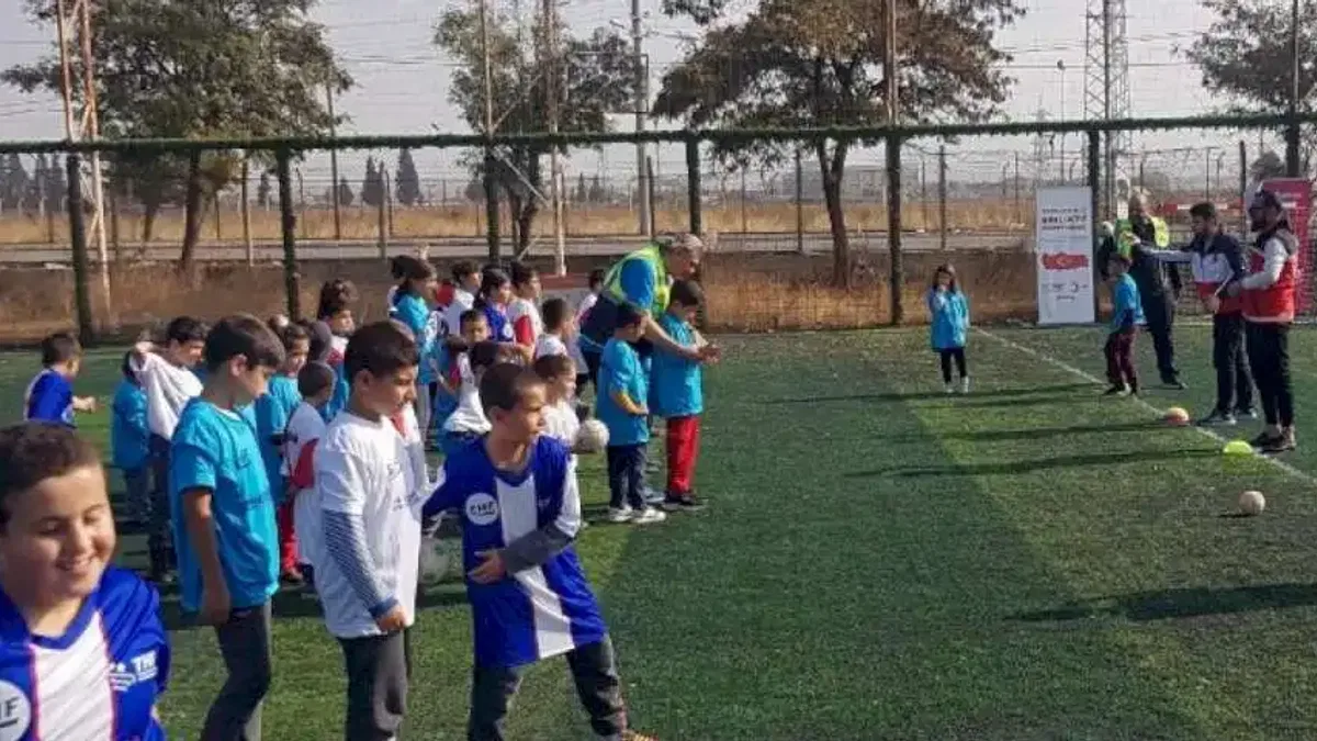 Depremzede çocuklara 'hentbol' morali