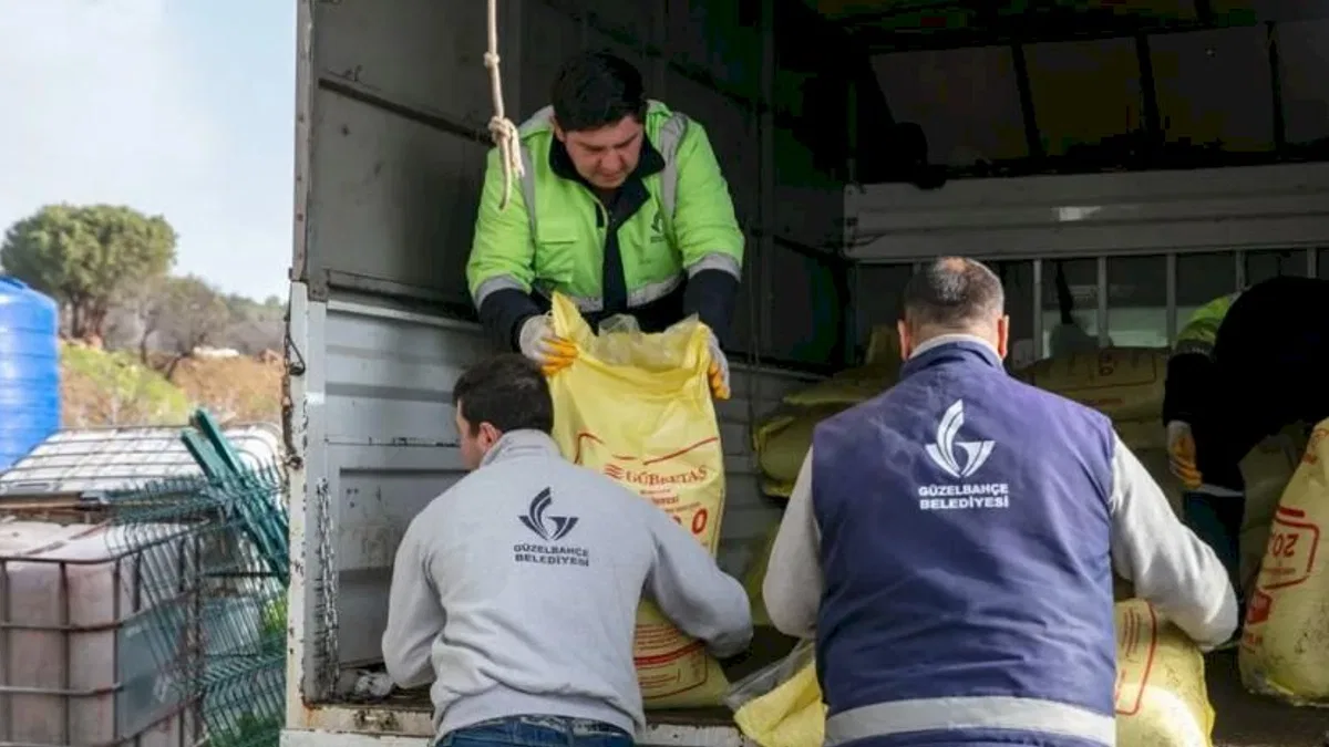 İzmir Güzelbahçe'den çiftçiye gübre desteği