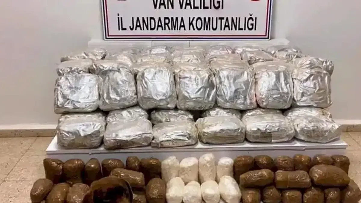 Van ve Hakkari’de 406 kilogram uyuşturucu ele geçirildi