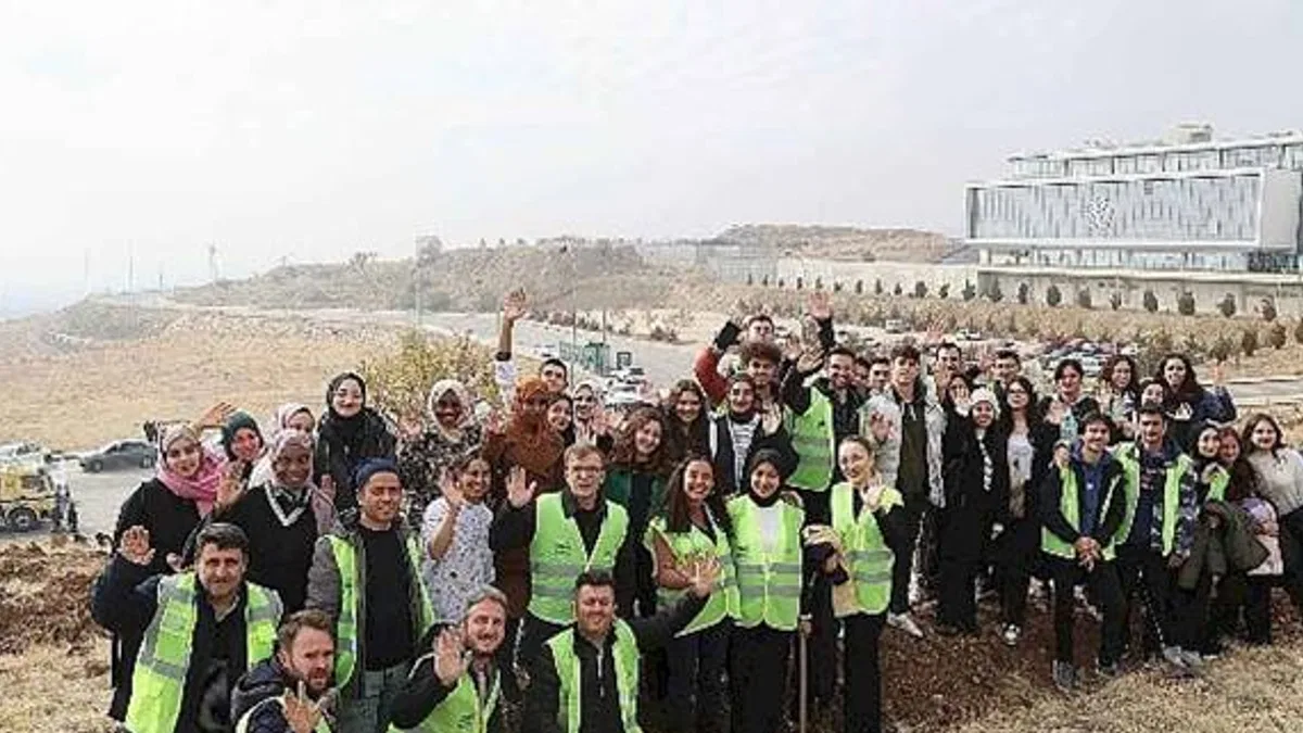 Milli Ağaçlandırma Günü'nde Üniversiteli Gençler Fidanları Toprakla Buluşturdu