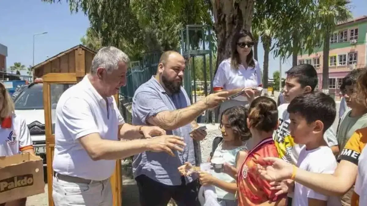 İzmir Güzelbahçe Belediyesi’nin karne hediyesine 'Milli Eğitim' engeli