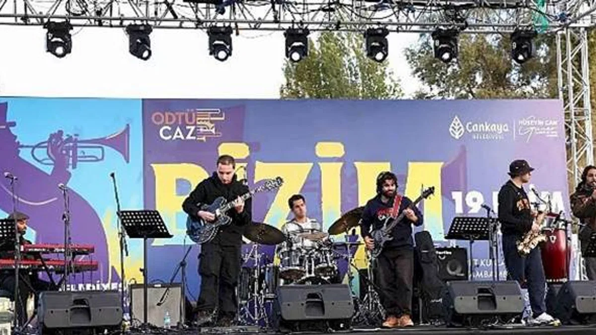 "Bizim Caz" Uğur Mumcu Parkı'ndaydı.