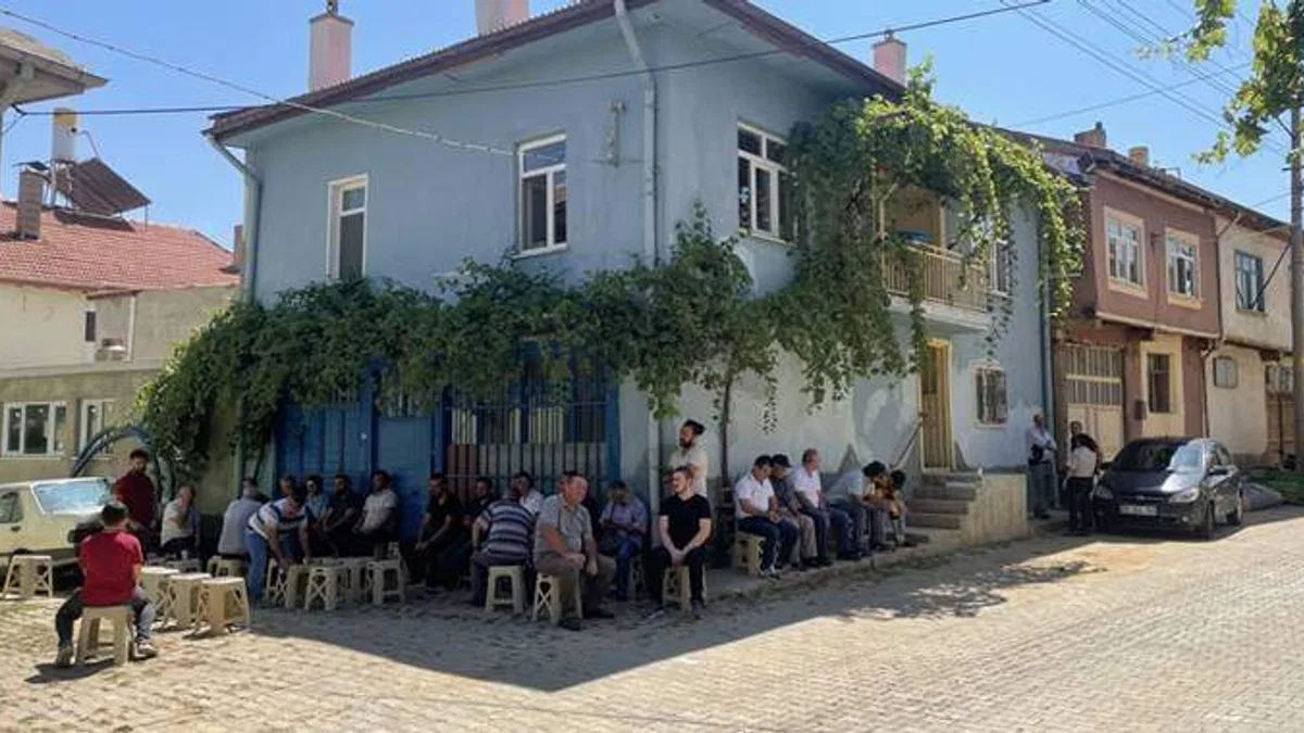 Lösemi nedeniyle yaşamını yitiren doktorun cenazesi Konya'da toprağa verildi