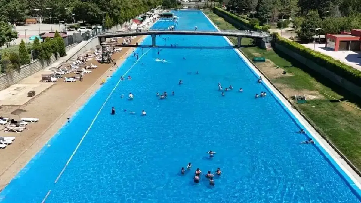 Eskişehir'de Kentpark Yapay Plajı yeni sezonda hizmete açıldı