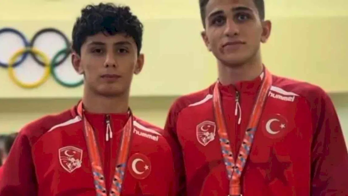 Bursa Büyükşehirli güreşçilerden iki madalya