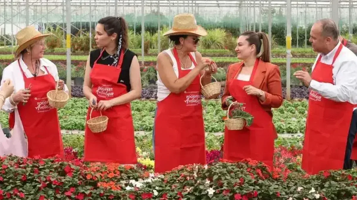 Antalya FoodFest rengarenk hasatla başladı