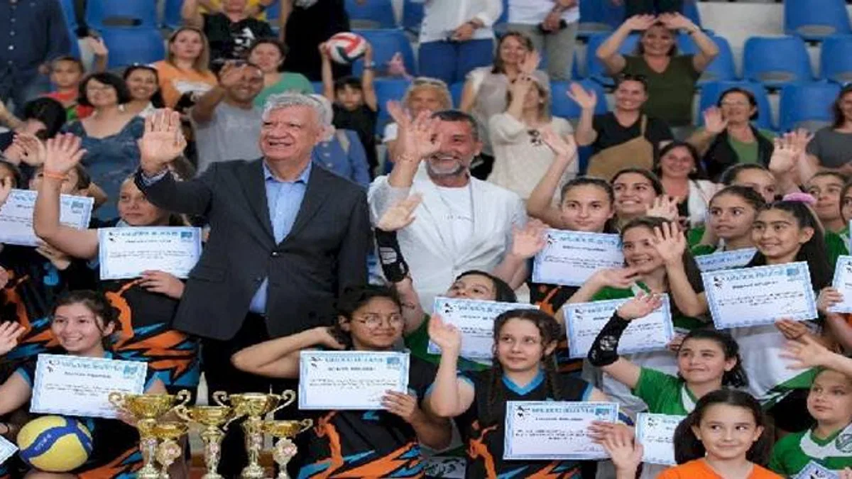 İzmir Narlıdere'nin spor okullarında sertifika heyecanı