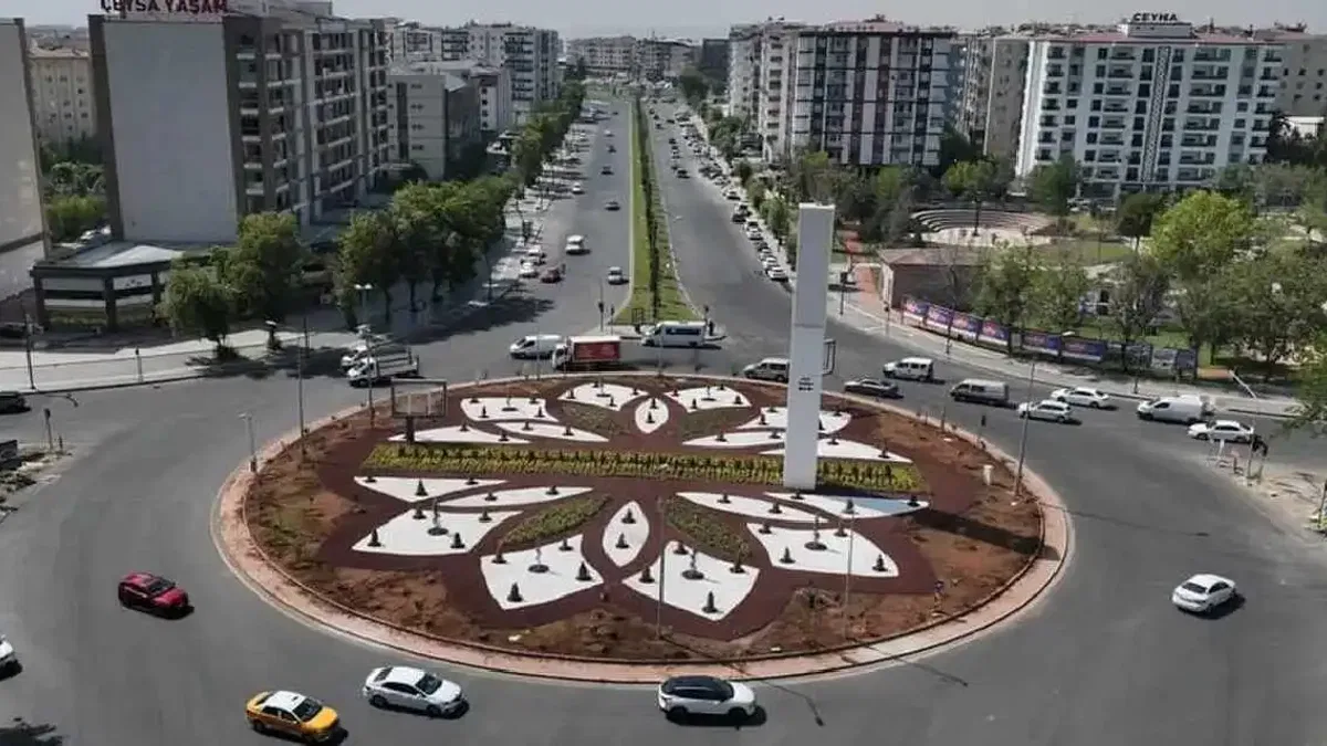 Diyarbakır Fırat Bulvarındaki kavşak kurakçıl peyzajla yenilendi