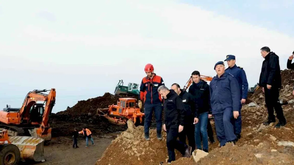 Artvin'de heyelan: Toprak altında 4 kişinin cansız bedenine ulaşıldı