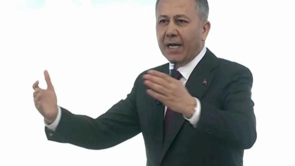 Bakan Yerlikaya son durumu açıkladı: Halen 978 şüpheli gözaltında