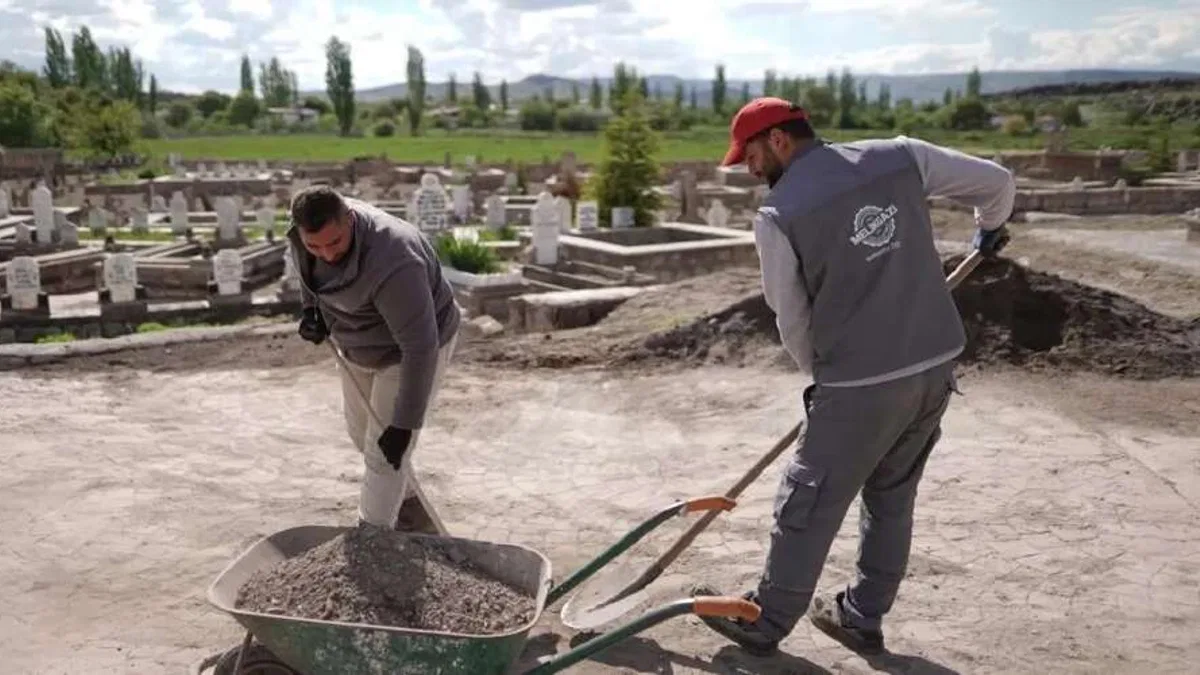Kayseri Melikgazi'de mezarlıklar bayrama hazır